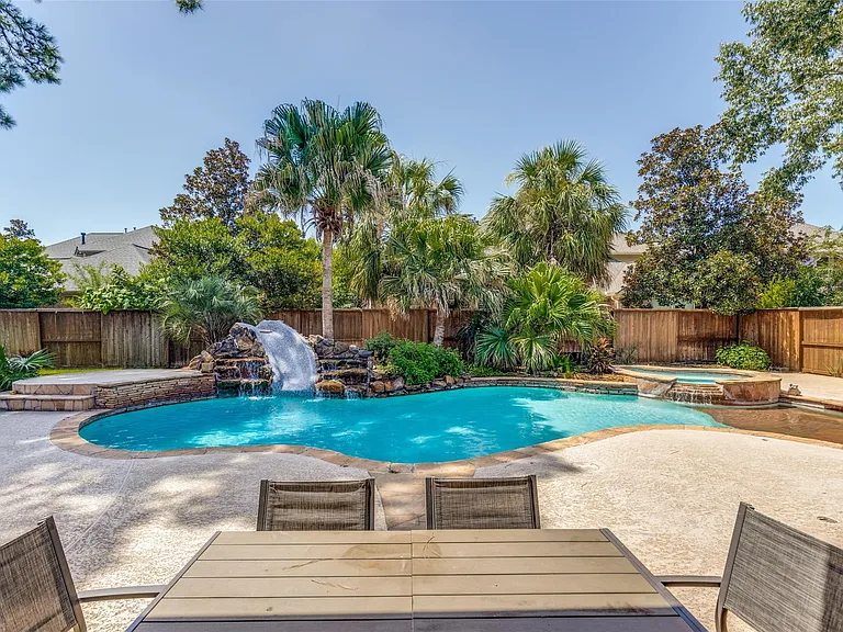 6011 Shady Alcove Ct — Photo 2