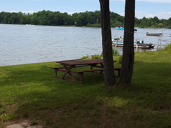Lake view to the right 