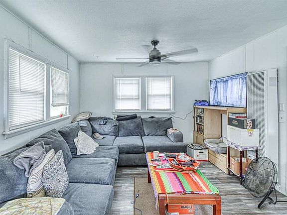 5th image of 913 W Virginia Ave