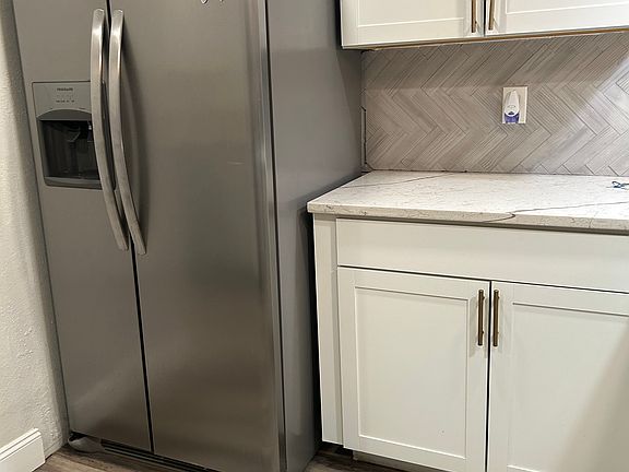 3rd image of 4440 Frances Ave