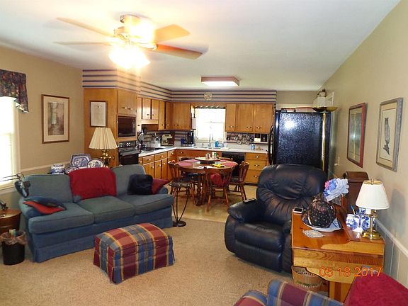4th image of 928 Crosshill Dr