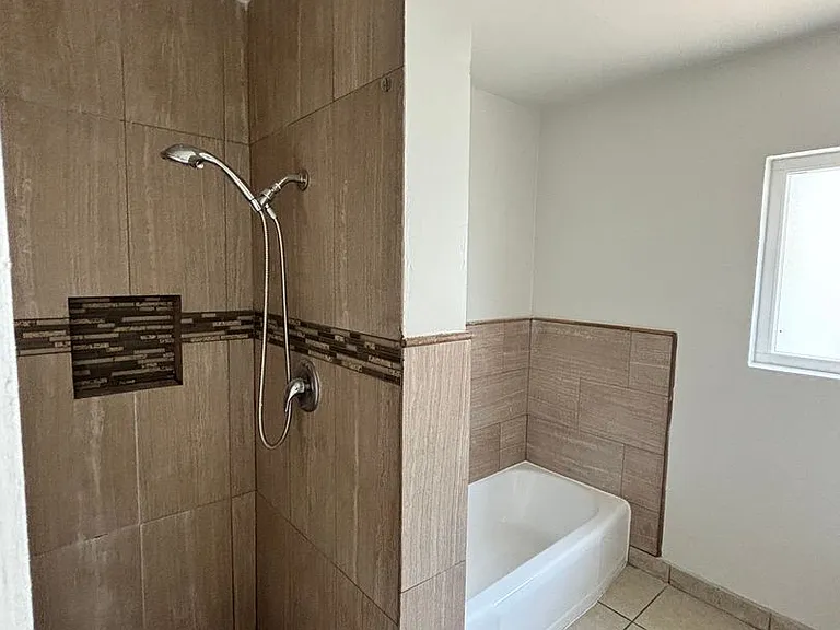 14914 Roscoe Blvd — Photo 4