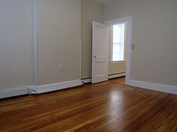 5th image of 116 Bloomfield Ave #1