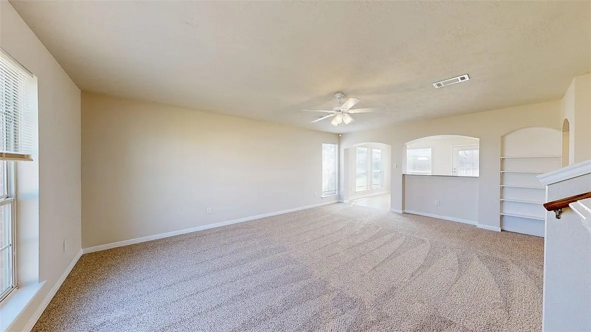 4 bed, 4.5 bath, 1634 sqft, $1,900 — Photo 2