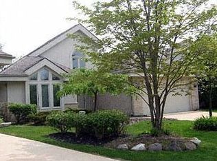 5379 Pleasant Lake Dr #1, West Bloomfield, MI 48322