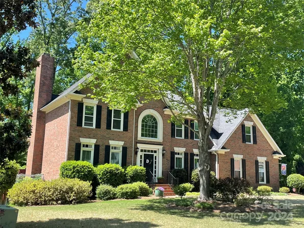 2825 Hampton Glen Ct, Matthews, NC 28105