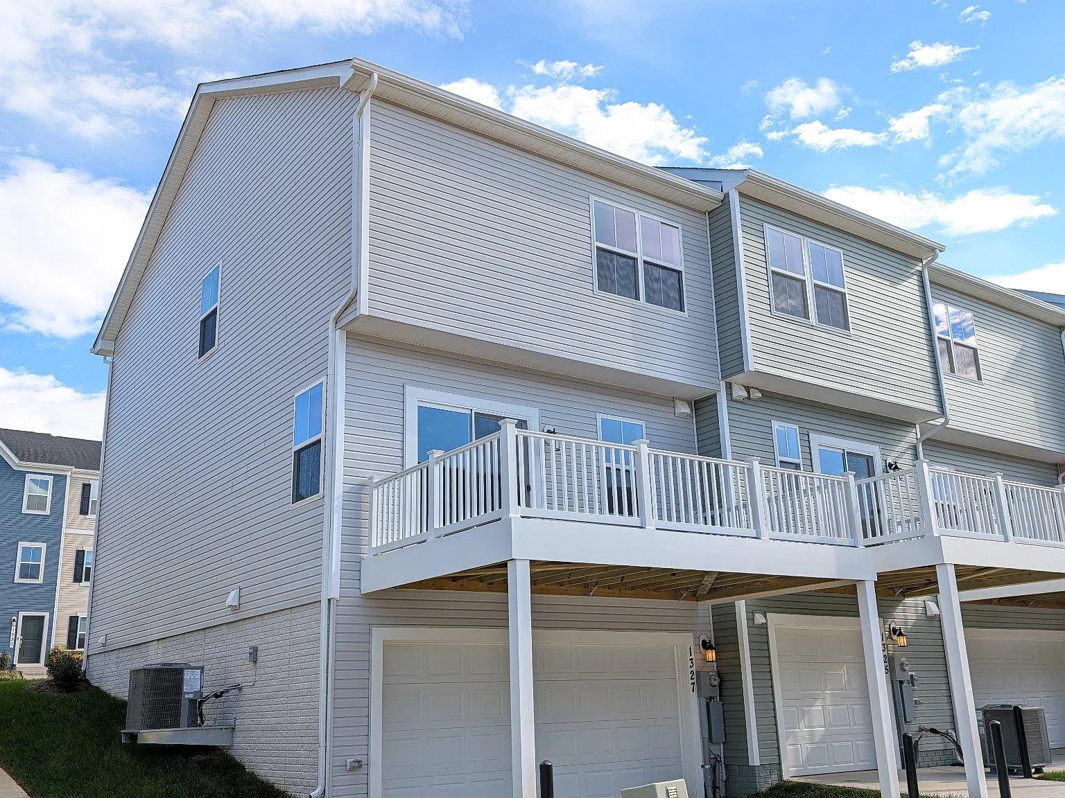 3 bed, 3.5 bath, 2000 sqft, $1,995 — Photo 4
