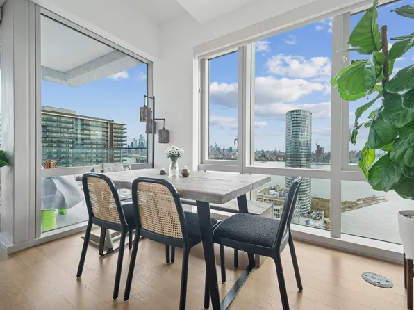 75 Park Lane South image 11 of 45