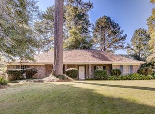 510 Elmwood Dr, Vicksburg, MS 39180