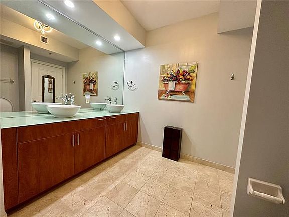 5th image of 315 NE 3rd Ave APT 1108
