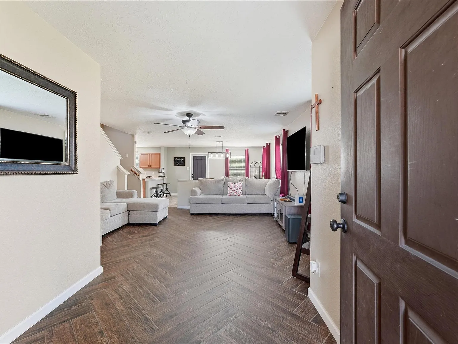 3 bed, 2.5 bath, 2101 sqft, $1,975 — Photo 3