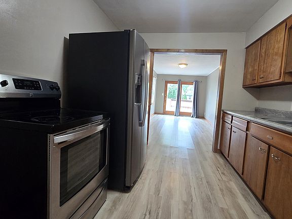 5th image of 309 E 9th St