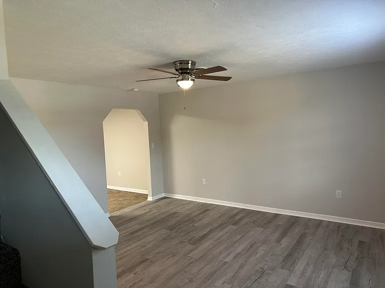 307 Willow Greene Dr — Photo 3