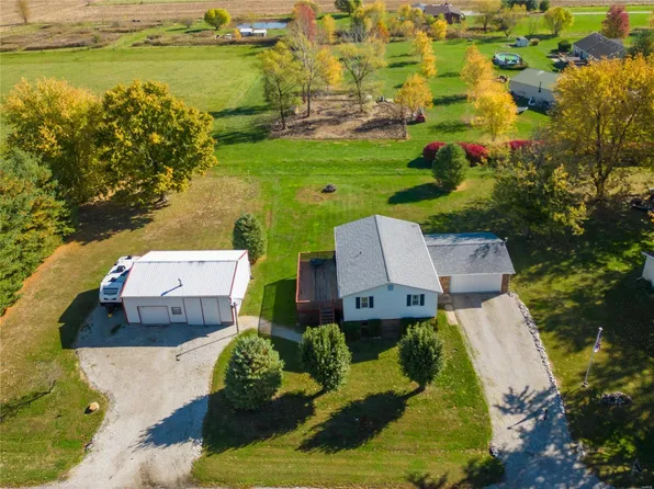 3132 Steven Dr, Bunker Hill, IL 62014