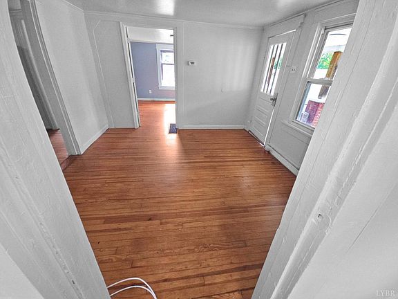 3rd image of 3209 Swan Pl