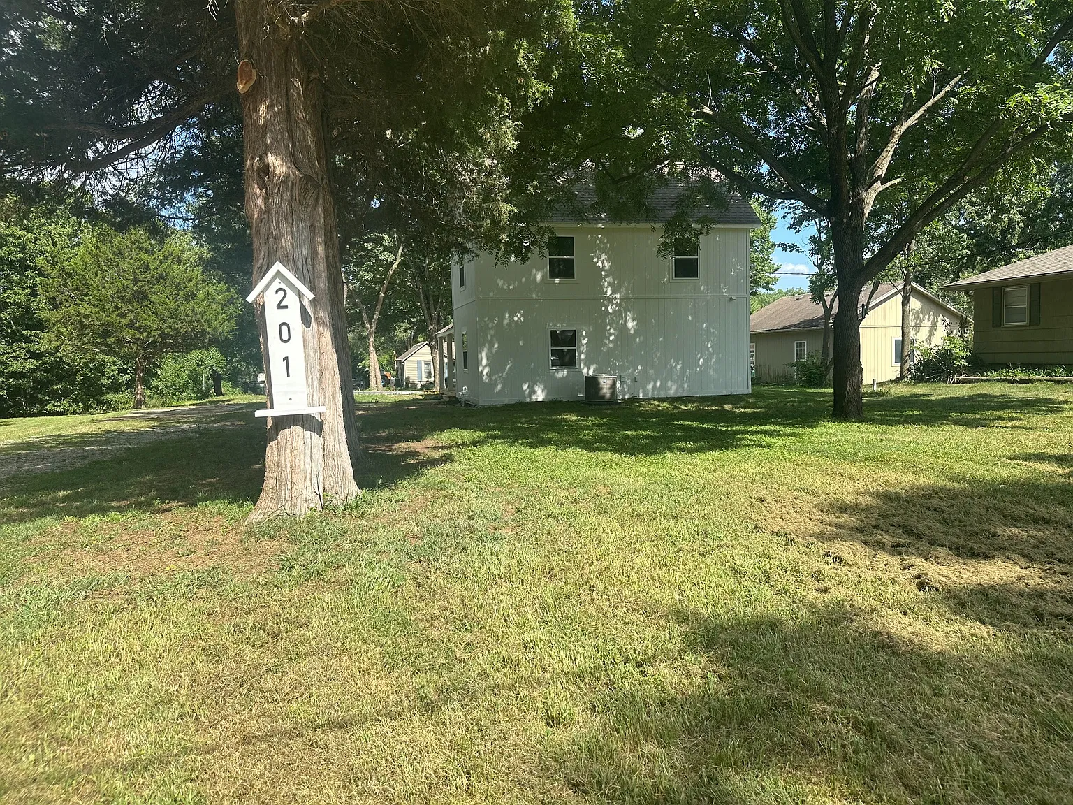 3 bed, 1296 sqft, $2,300 — Photo 3