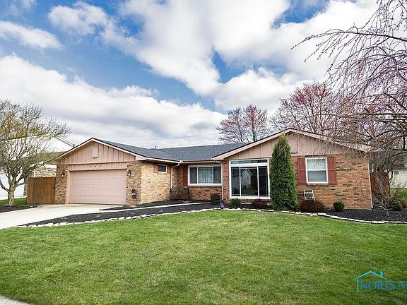 3rd image of 165 Marilyn Dr