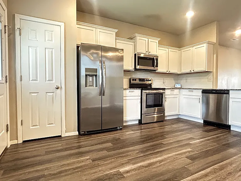 949 E Sparrow Cir — Photo 3
