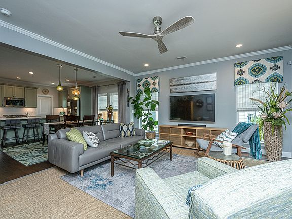 4th image of 1696 Sparkleberry Ln