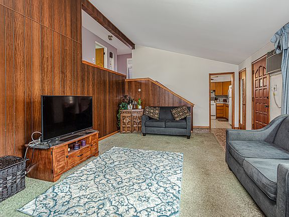 5th image of 4004 W 106th Pl