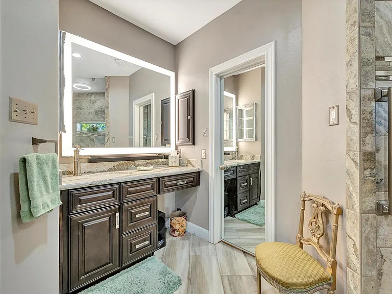 1639 Lakeside Enclave Dr — Photo 25