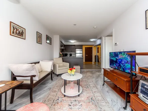 253 S Park Rd #709, Markham, ON L3T 0B4