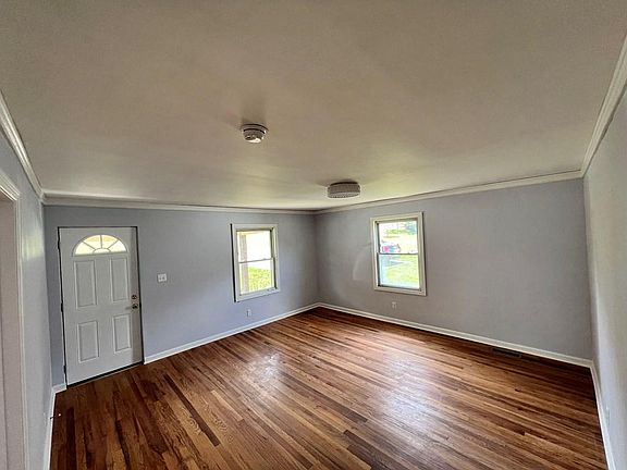 3rd image of 806 Laurel St