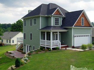 214 Hidden Meadow Dr, Hendersonville, NC 28792