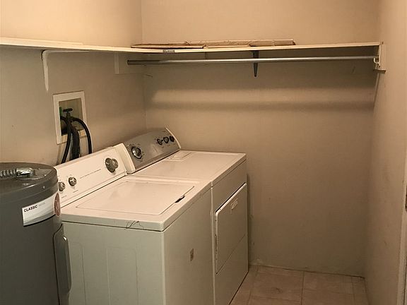 5th image of 1100 Hutchins Dr