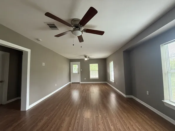 2002 Brackenridge St, Houston, TX 77026