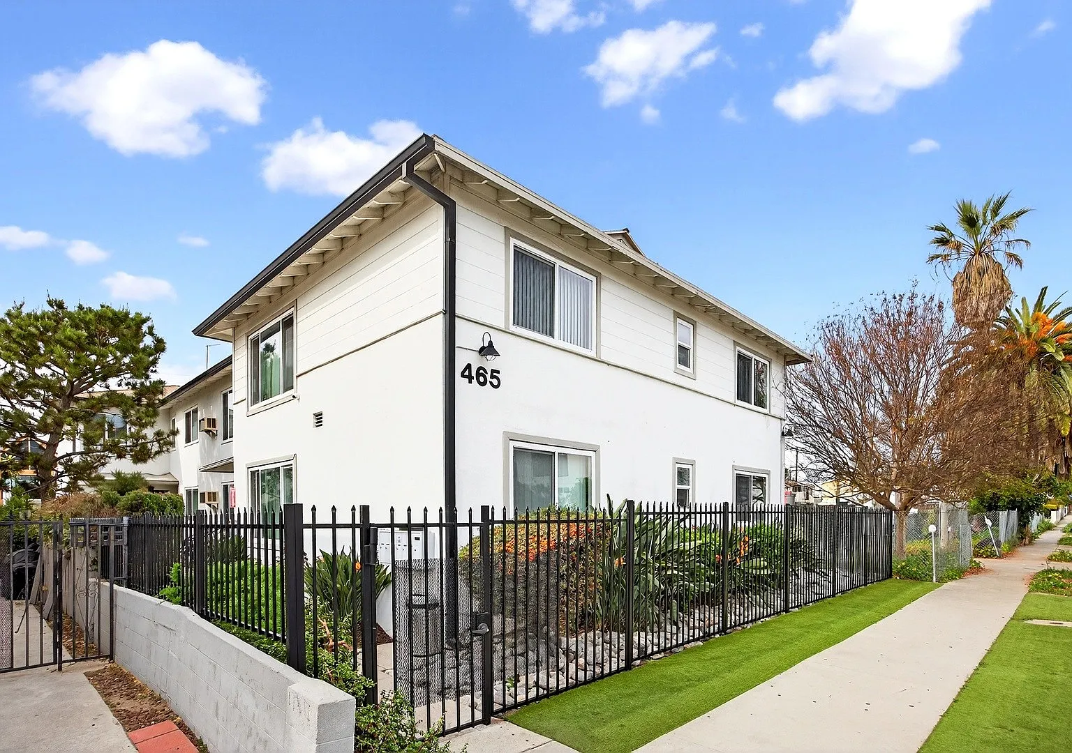 Oxford Apartments — Photo 3