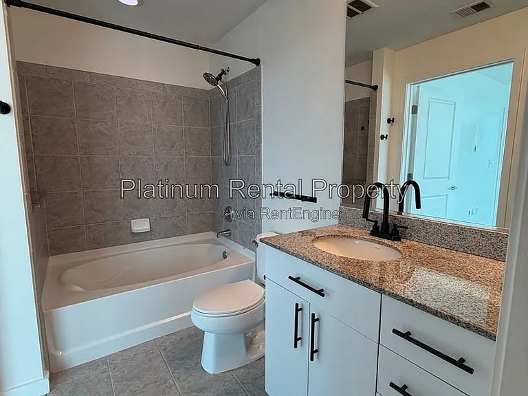 361 17th St #2022 — Photo 18