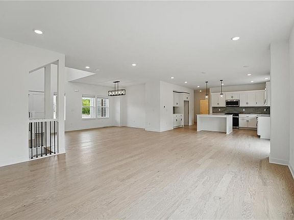 3rd image of 9417 NE 111th Pl