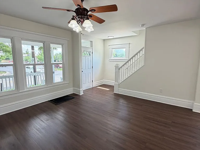 423 Sheldon Ave — Photo 3