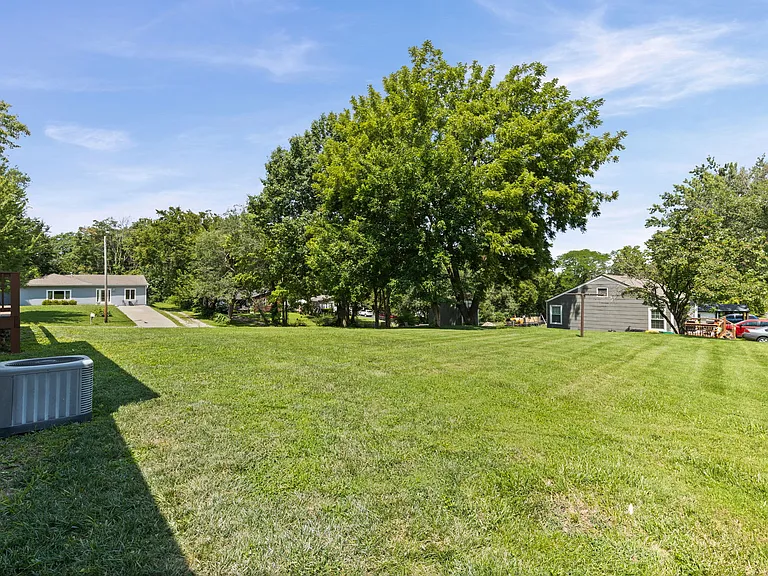938 Locust Ave — Photo 39