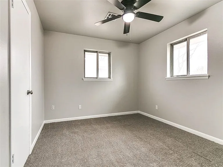 923 SW 3rd St — Photo 32