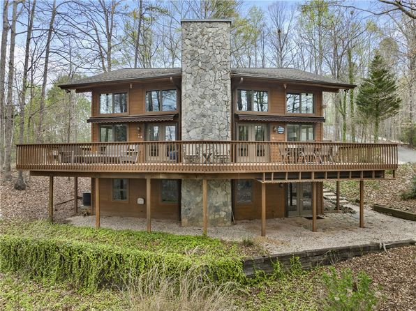 121 Lake Breeze Ln, Westminster, SC 29693