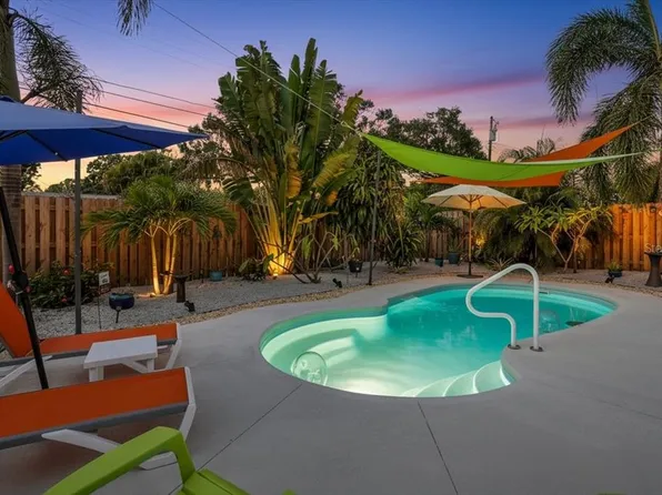 801 Gray St S, Gulfport, FL 33707