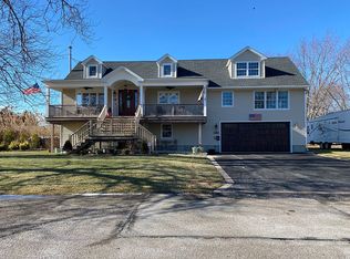 26 Roosevelt Ave, Patchogue, NY 11772