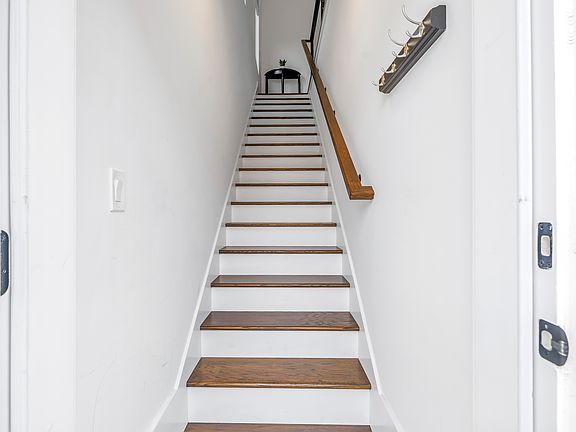 5th image of 770 21st Ave N #1/2
