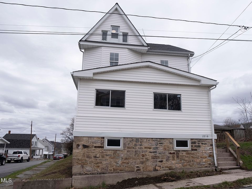 1st image of 2216 4th St