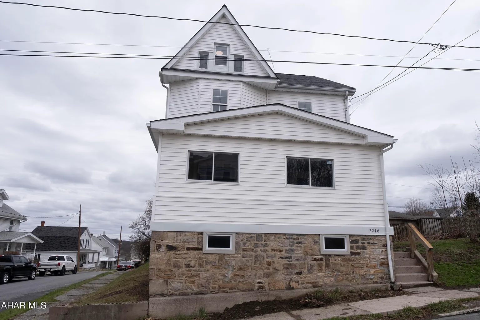 2216 4th St photo 1
