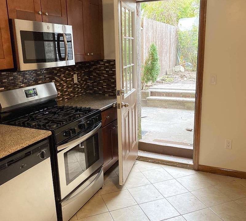 1st image of 118 Pioneer St