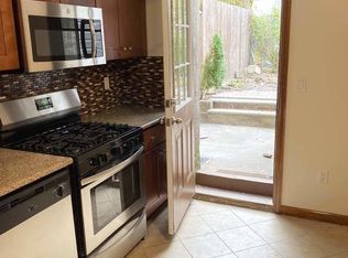 118 Pioneer St, Brooklyn, NY 11231