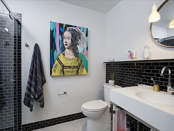 4th image of 8 Navy Pier Ct Unit 2021