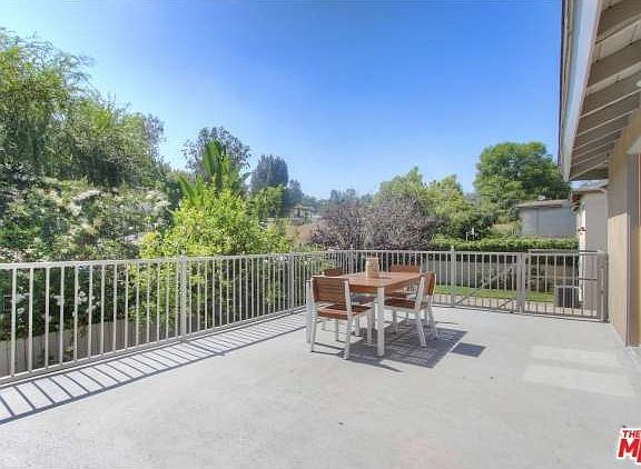 5th image of 903 Cresthaven Dr