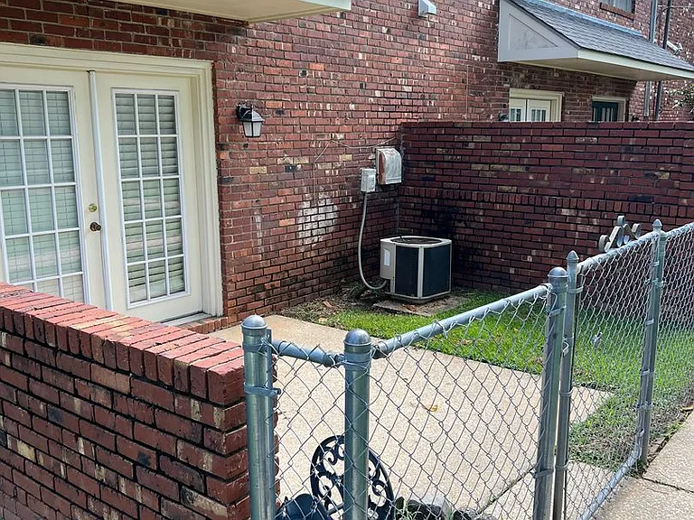 Huntingdon Apartments — Photo 59