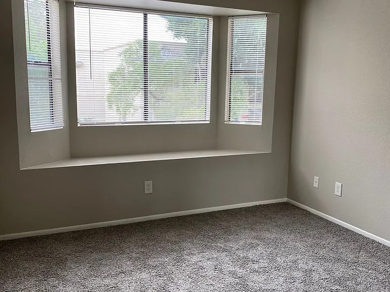 Roomy 2 bedroom 2 bathroom Apartment — Photo 17