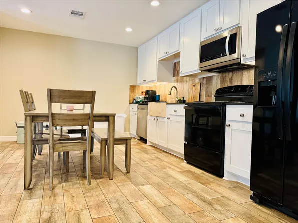 10202 Forum Park Dr APT 242, Houston, TX 77036
