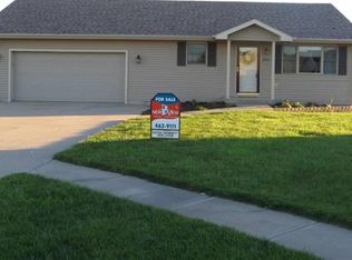 1503 N Pine Ridge Ct, Juniata, NE 68955